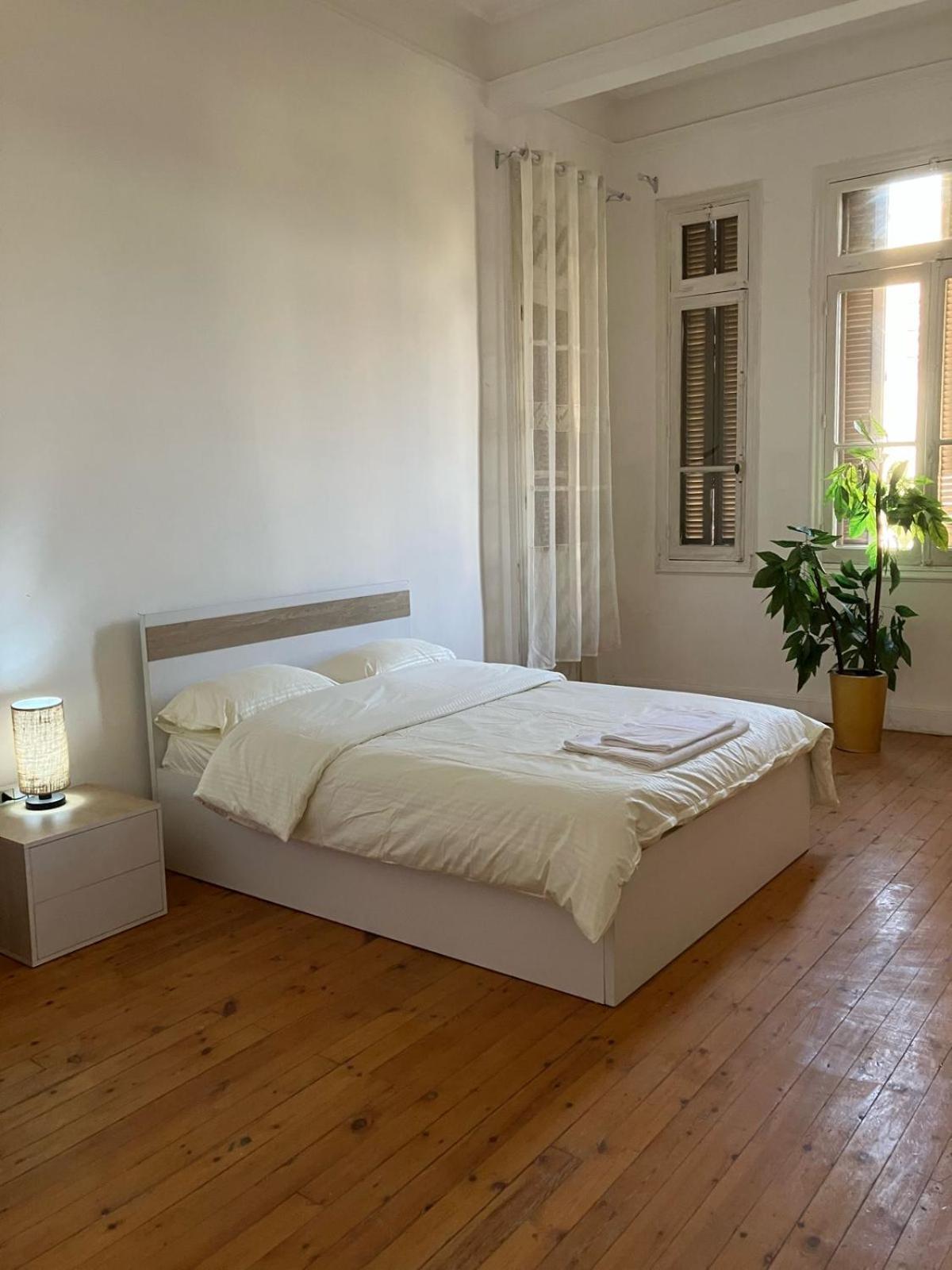 Modern Retro Overlooking Citycenter Le Caire